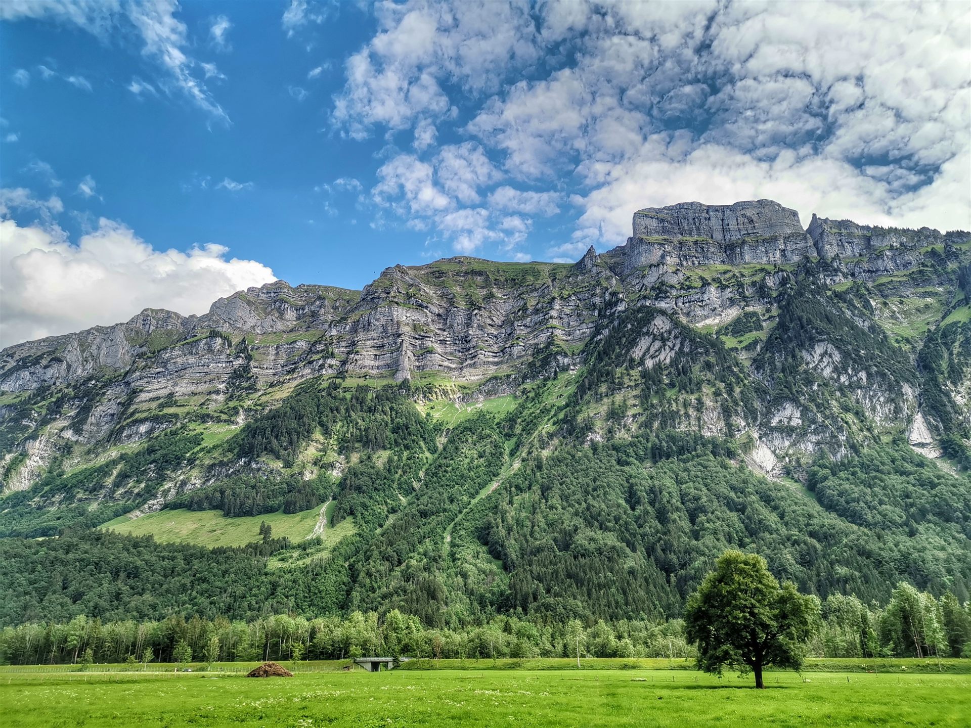 Blick vom Hotel Bären auf das Kanisfluh Massiv im Bregenzerwald